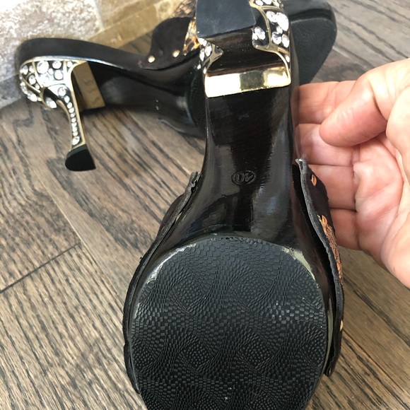 Gold/black sandals - Picture 4 of 5